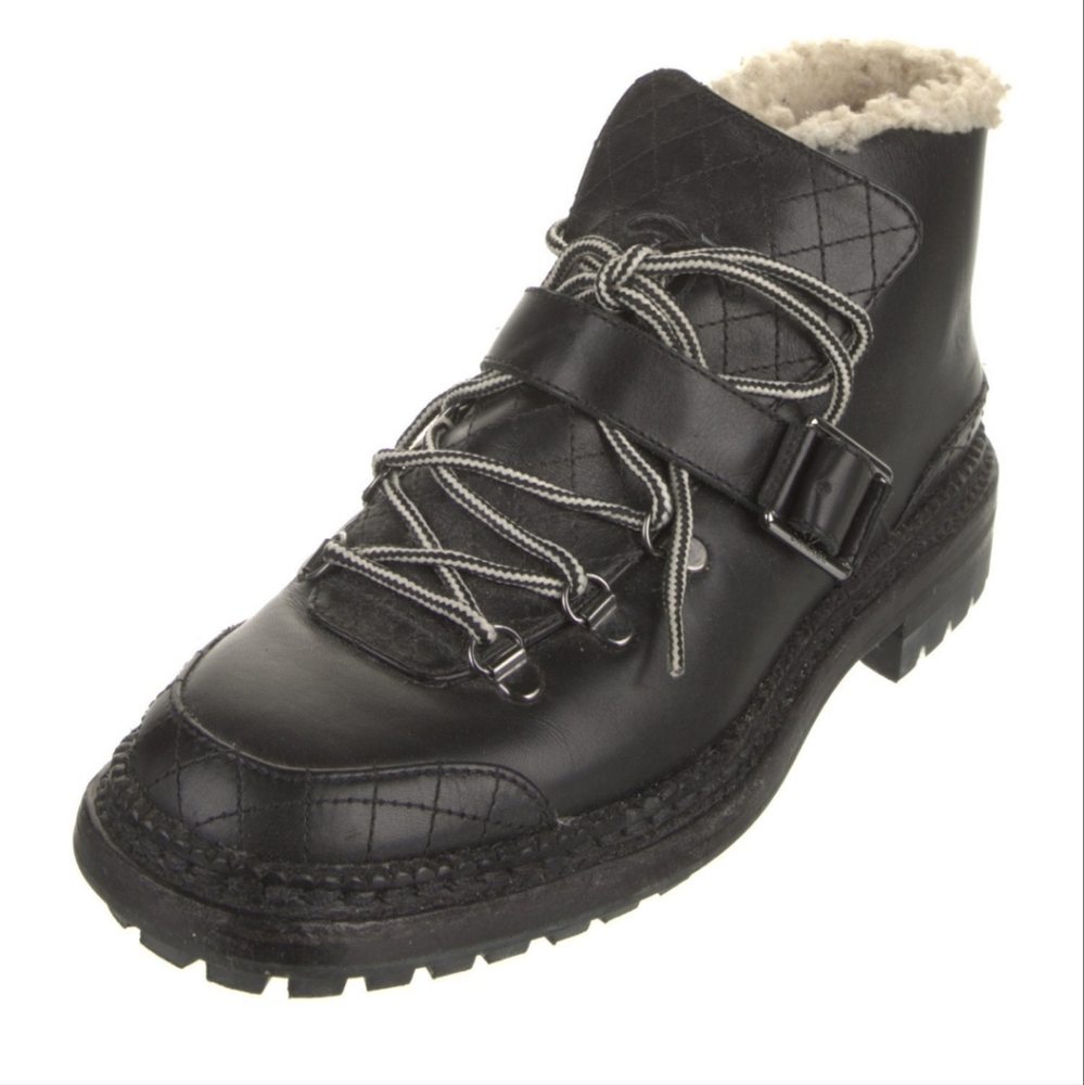 CHANEL Sherling winter boots